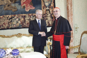 Tarcisio+Bertone+Pope+Benedict+XVI+Meets+Italian+Ew7K9NFr-Pzl