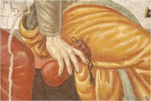Ocre, monastero di Sant'Angelo, refettorio, affresco dell'Ultima Cena, dettaglio, la mano di Giuda con il sacchetto dei 30 denari